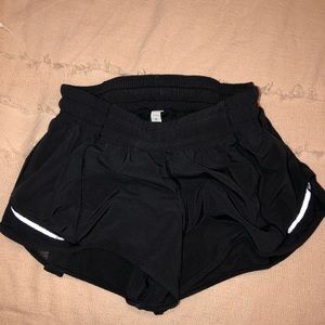 LULEMON HOTTY HOT SHORT- SIZE 6